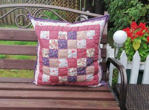 Подушка в стиле пэчворк.