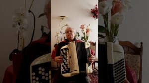 Не клони ты головы.