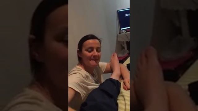 Целует ноги Ингушу смотреть онлайн