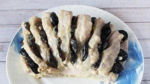 Мясо свинины с черносливом в духовке