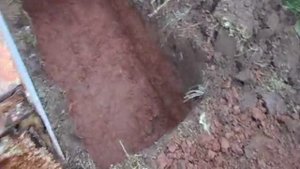 Холодилник ,сделай своими руками погребок. Яма для закладки овощей на зиму. На даче.