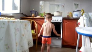 VLOG: Клим просится в туалет / Клим помогает готовить ужин / Новые игрушки