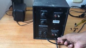 Look inside Microlab M 280 PC multimedia 2 1 speakers