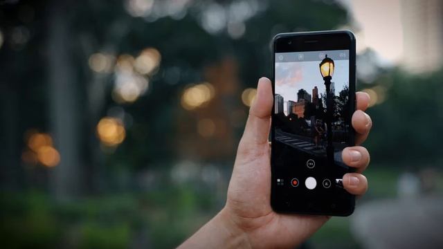 The Android Phone with a GREAT CAMERA and the BEST BATTERY LIFE! смотреть онлайн