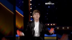 Артист Украины удивил всех зрителей танцем и жонглированием шарами|CCTV Русский