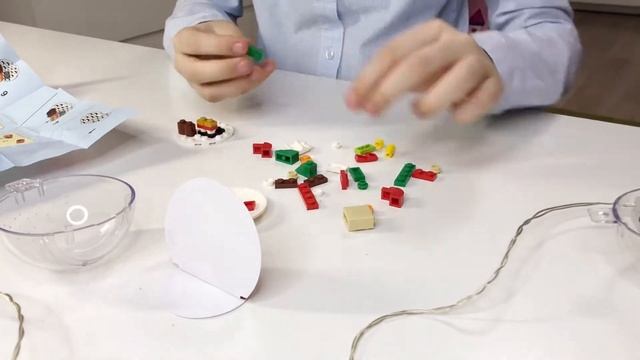 Ёлочная игрушка из LEGO / Санта в шаре /Обзор смотреть онлайн