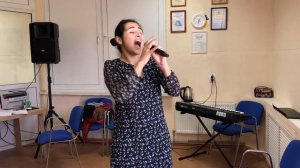 Красивая девушка поет | цыганка | цыганская песня пантилей