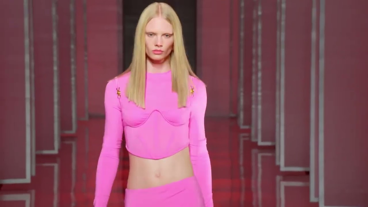 Versace Fall-Winter 2022 Women’s _ Fashion Show