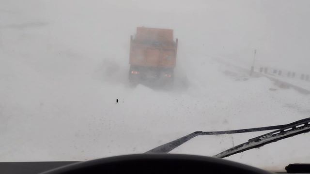 Север пурга. Невидно незги но надо нам ехать не волнуйте мозги.