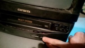 Не рабочий, на запчасти или для ремонта Телевизор Aiwa VX-T1400KER с встроенным видеомагнитофоном!