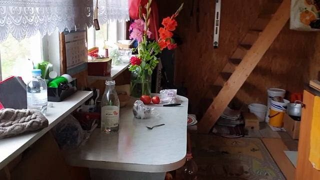 Осеннее утро на даче. Обзор небольшой внутри домика. смотреть онлайн