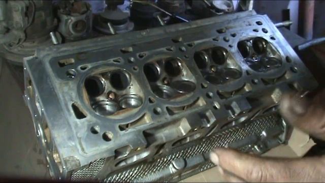 Cambiando las 16 valvulas del Renault Daster ( MOTOR K4M ) смотреть онлайн