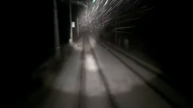 Ночью в снегопад. Вид из кабины машиниста поезда смотреть онлайн