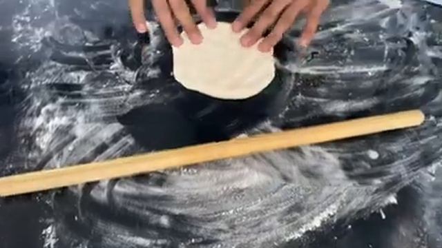 САМЫЕ ПОПУЛЯРНЫЕ ТУРЕЦКИЕ ЛЕПЕШКИ - ГЁЗЛЕМЕ. КАК ПРИГОТОВИТЬ ДОМА ТУРЕЦКИЕ ЛЕПЕШКИ? GÖZLEME