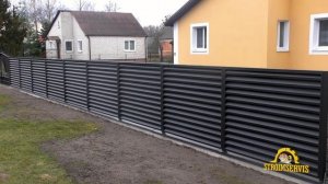 Забор жалюзи, фундамент с парапетом