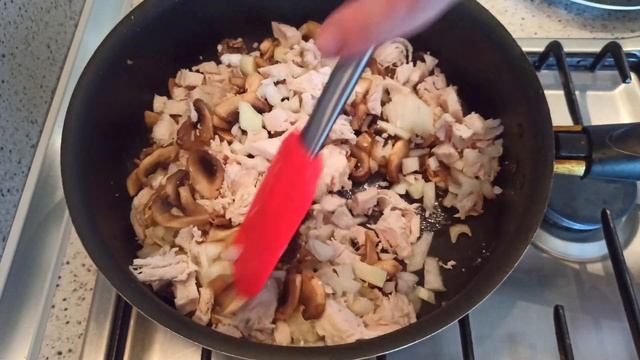 Жульен за 5 минут! Быстрый рецепт, без духовки! Со сметаной и сыром!