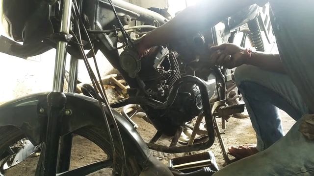 Honda Dream Yuga Bike White Smoke problem смотреть онлайн