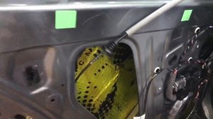 Шумка дверей Шкода Октавия улучшает звучание динамиков, да и в салоне становится приятнее тише