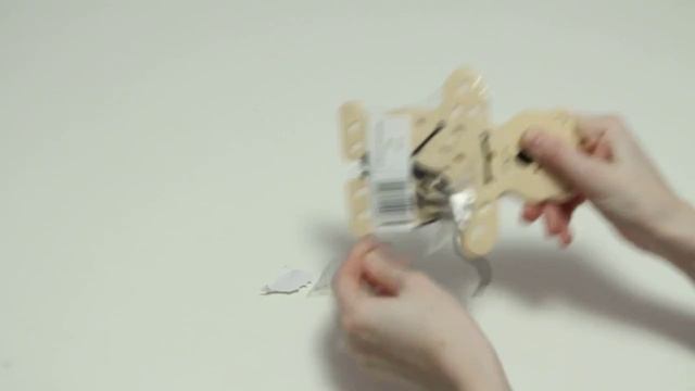 Деревянная развивающая игрушка Шнуровка _мишка_ от VGA Wooden Toys.mp4