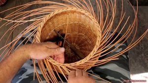 Плетение корзинки "ШАРИК",  ИЛИ как сплести корзину с косичкой, когда нет длинных прутьев