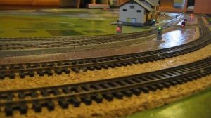 Разместил на макете оставшиеся 8 светофоров и покатался пару минут.