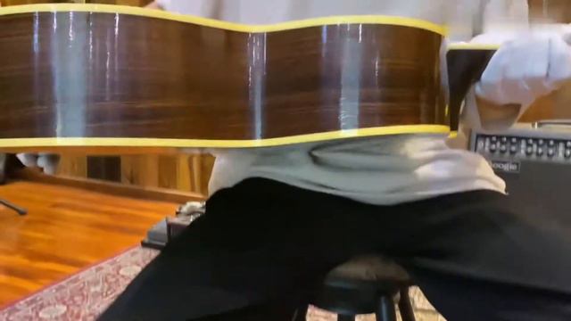 Gibson Pre-War SJ200 смотреть онлайн