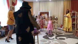 Осенний праздник в детском саду _ Lễ hội mùa thu ở trường mầm non nước Nga 2019!!