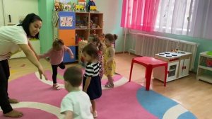 Малоподвижная игра «Мы большой построим дом» с детьми 1 младшей группы «Смородинка»