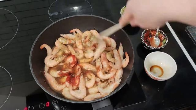 Вкуснейшие королевские креветки жаренные в соевом соусе смотреть онлайн