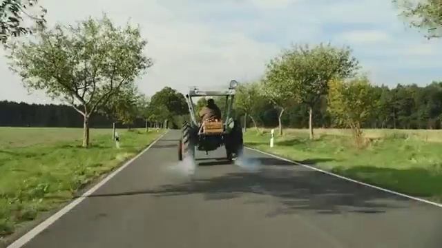 В Польше устроили дрифт на заряженном тракторе