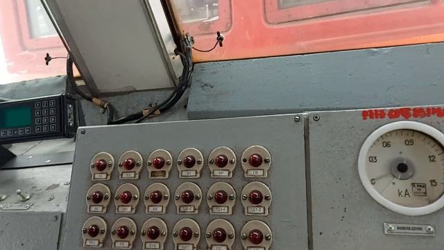 Электровоз ВЛ85. Поднятие токоприёмника от БК. смотреть онлайн