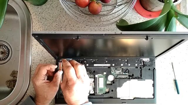 Чистка ноутбука HP 6550b и замена процессора.