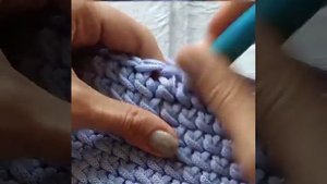Оригинальный узор крючком из полиэфирного шнура.