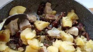 Картошка с грибами опятами жареная и мясом рецепт
