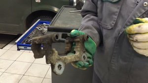 Замена колодок на LEXUS ES