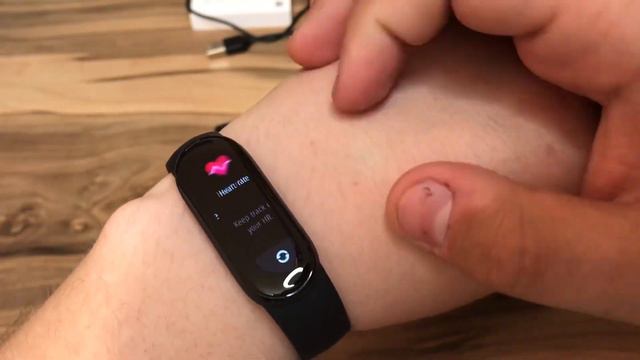 Xiaomi MI Band 6 Unboxing & First Impressions смотреть онлайн