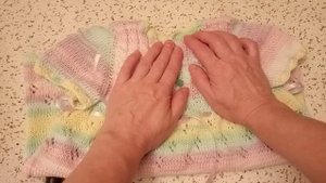 Обзорный МК по детскому платью спицами.