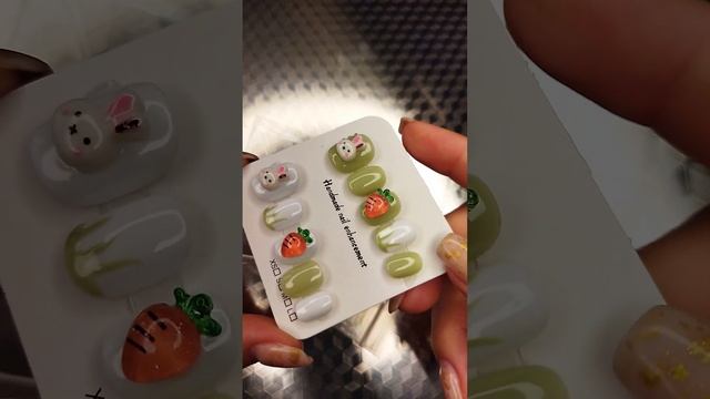 Накладные ногти с объемными фигурками наш ассортимент на сайте www.royaldry.kz смотреть онлайн