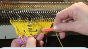 Вязание резинки 2х1 на вязальной машине Нева-2. Связать аккуратную резинку на одной фонтуре