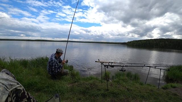 РЫБАЛКА НА ФИДЕР, КАРАУЛИМ ЛЕЩА, ОТЧАЯННАЯ НА Sup ДОСКЕ И ЩУКИ С ЮЖНОГО ОТ ПЕТРОВИЧА! ЛОВИМ НА УРАЛ смотреть онлайн