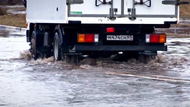 В Твери под воду ушла улица Фрунзе! смотреть онлайн