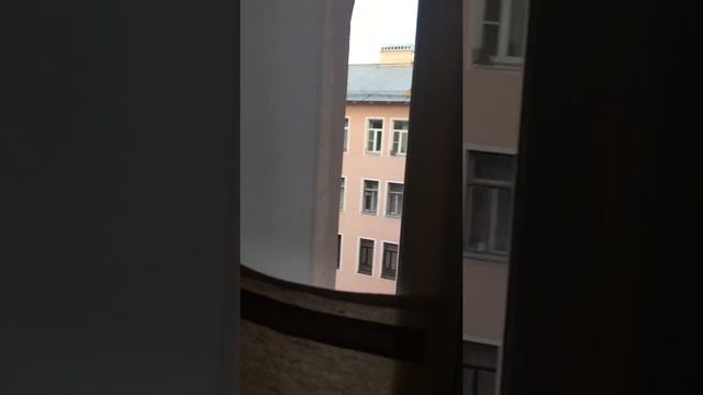Оригинально и красиво, старый фонд под сдачу.