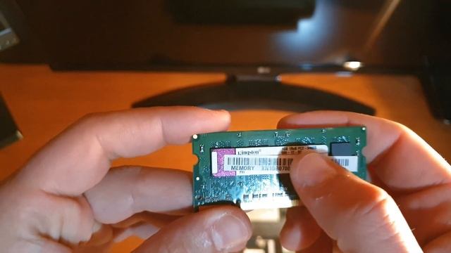 Come ampliare o sostituire la memoria RAM sul Netbook Acer Aspire One D250-0Bb | GiovaTech смотреть онлайн