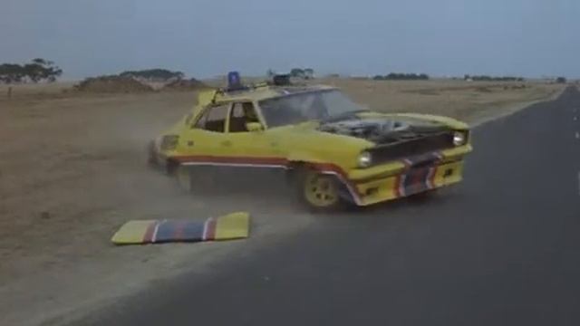 Безумный Макс (Mad Max) Погоня за Ночным ездоком смотреть онлайн