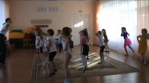 Занятие по хореографии -  разминка детский сад № 63.avi