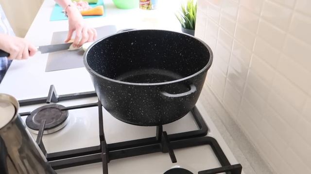 VLOG :неделя влогов/день 2/собираемся вместе/очень вкусное рагу/покупки для кухни смотреть онлайн