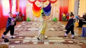 Танец _Чарльстон Жуков и Стрекозы_ (отрывок из мюзикла _Стрекоза и Муравей_).mp4