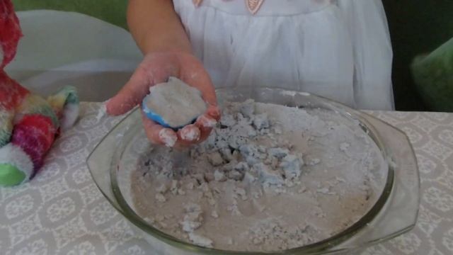 КИНЕТИЧЕСКИЙ ПЕСОК своими руками! Как приготовить УМНЫЙ ПЕСОК! / DIY kinetic sand! смотреть онлайн