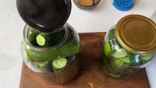 Семья просит рецепт этих маринованных огурчиков, хоть 50 банок закатай, заготовка на зиму, хрустящи смотреть онлайн