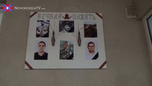 "Шайтан" исполняет песню под гитару